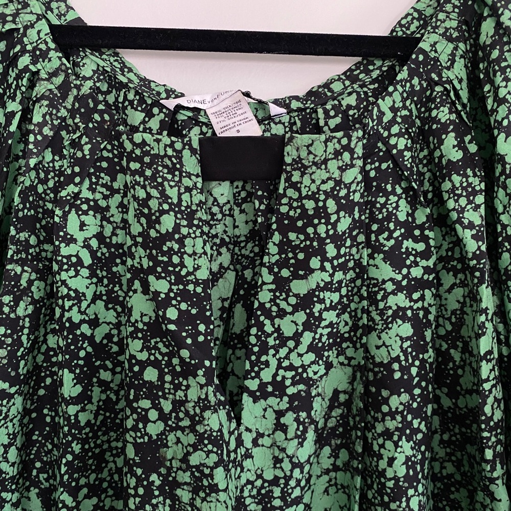 Diane von Fürstenberg Silk Blouse Puff Sleeve Green Splatter Print size Small - Picture 8 of 13